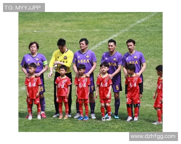 香港足球明星队队服设计风格与历史演变的深度解析与展示 香港足球明星队队服设计风格与历史演变的深度解析与展示